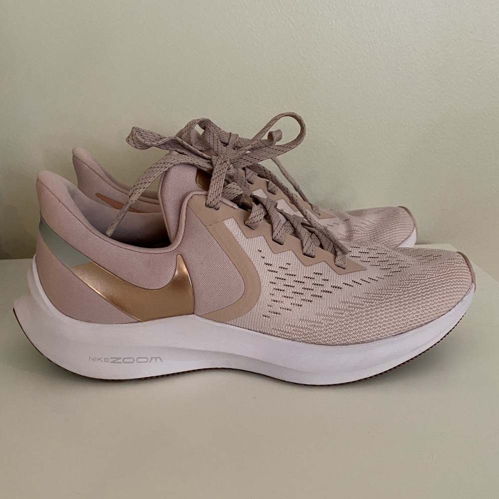 Nike Womens Zoom Windflo 6, in Mauve.